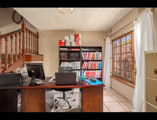 3 BEDROOM APARTMENT FOR SALE IN MANORS